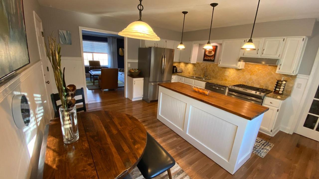 Here It Is! Cool Cape Cod-3 Br-2.5 Bath-12 Guests Olathe Bagian luar foto