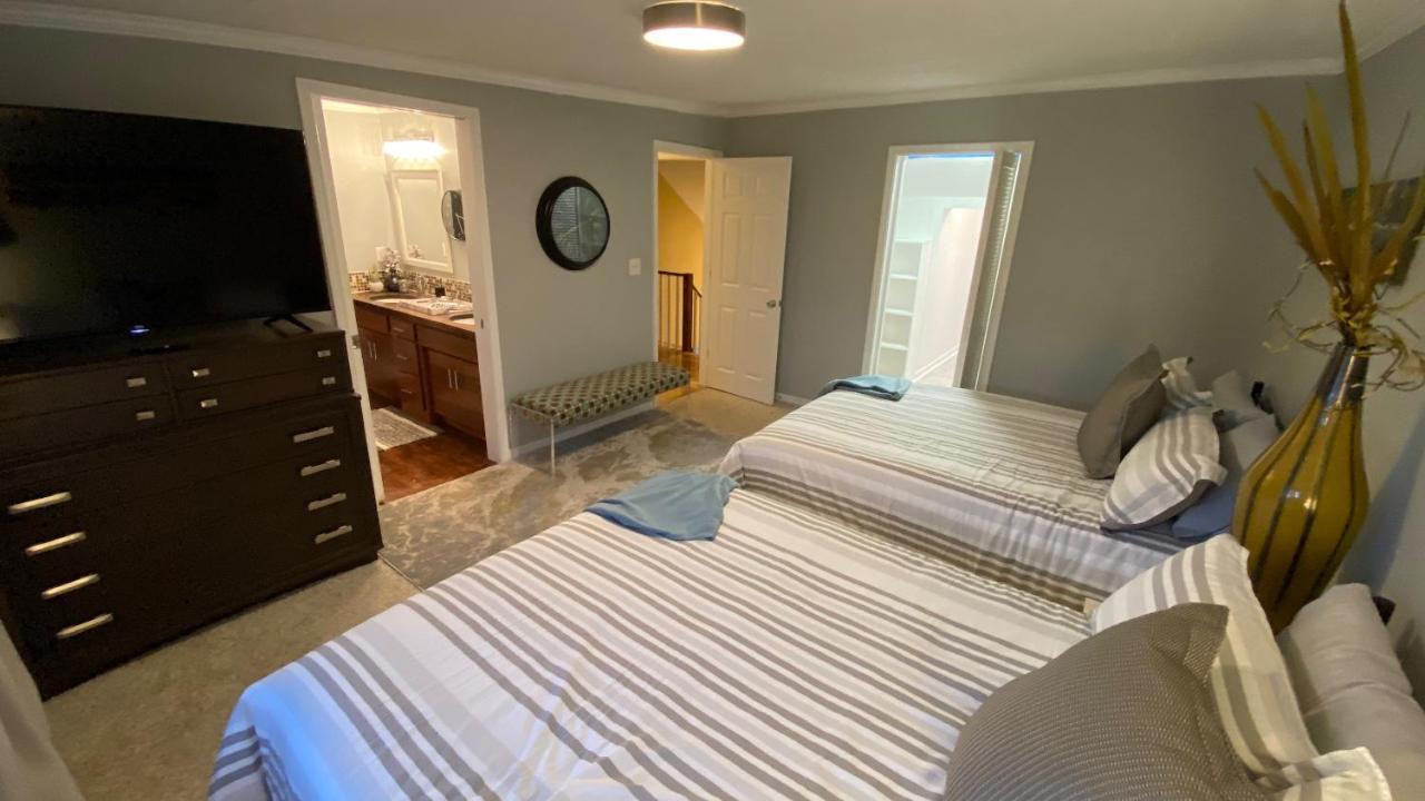 Here It Is! Cool Cape Cod-3 Br-2.5 Bath-12 Guests Olathe Bagian luar foto