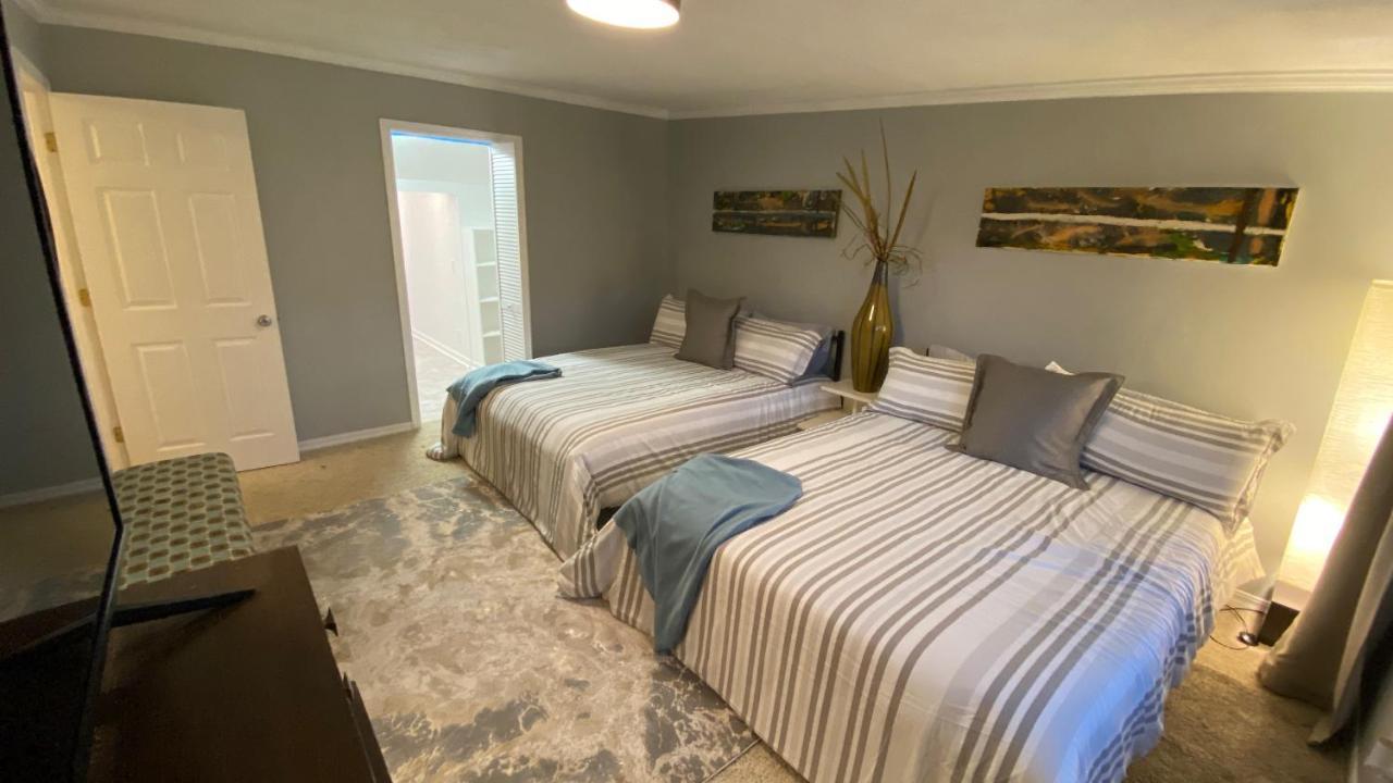 Here It Is! Cool Cape Cod-3 Br-2.5 Bath-12 Guests Olathe Bagian luar foto