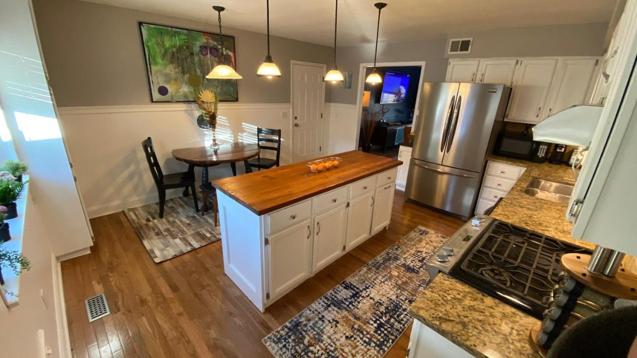 Here It Is! Cool Cape Cod-3 Br-2.5 Bath-12 Guests Olathe Bagian luar foto